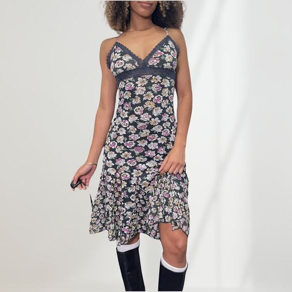 Vintage gray & pink floral lace trimmed rom com midi dress with ruffle hem XS/S - Picture 1 of 12